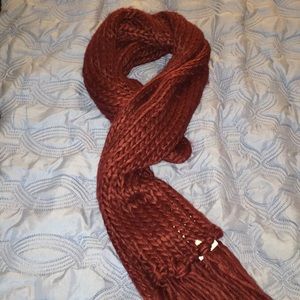 Cozy Knit scarf to keep you warm! 🌟